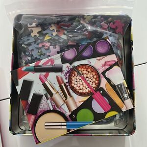 MAKEUP PALETTE NWT 1,000 PIECE JIGSAW PUZZLE